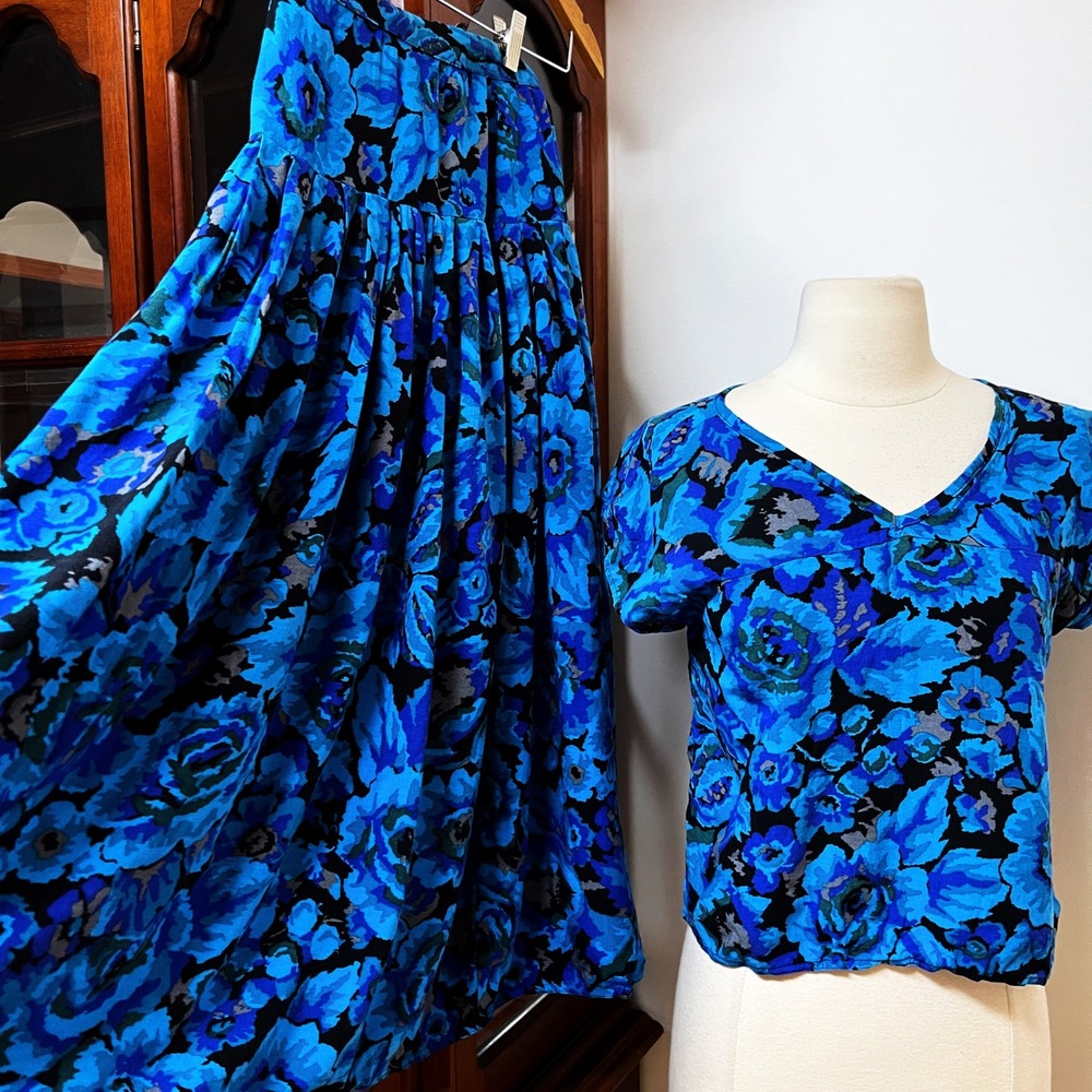 Vintage Blue Chintz Floral 2 Piece Set V-Neck Top and Pleated Maxi Skirt XS